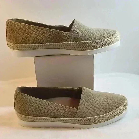 Donald/pliner slip on flats size 7M (PERCI ) - Picture 1 of 11